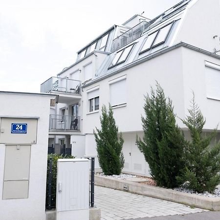 Modern Apartment With Tiny Garden Near City Center Вена Экстерьер фото