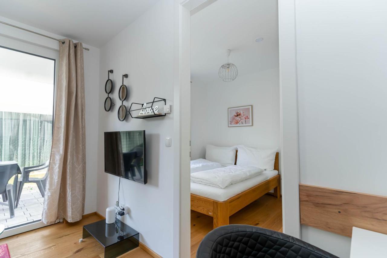 Modern Apartment With Tiny Garden Near City Center Вена Экстерьер фото