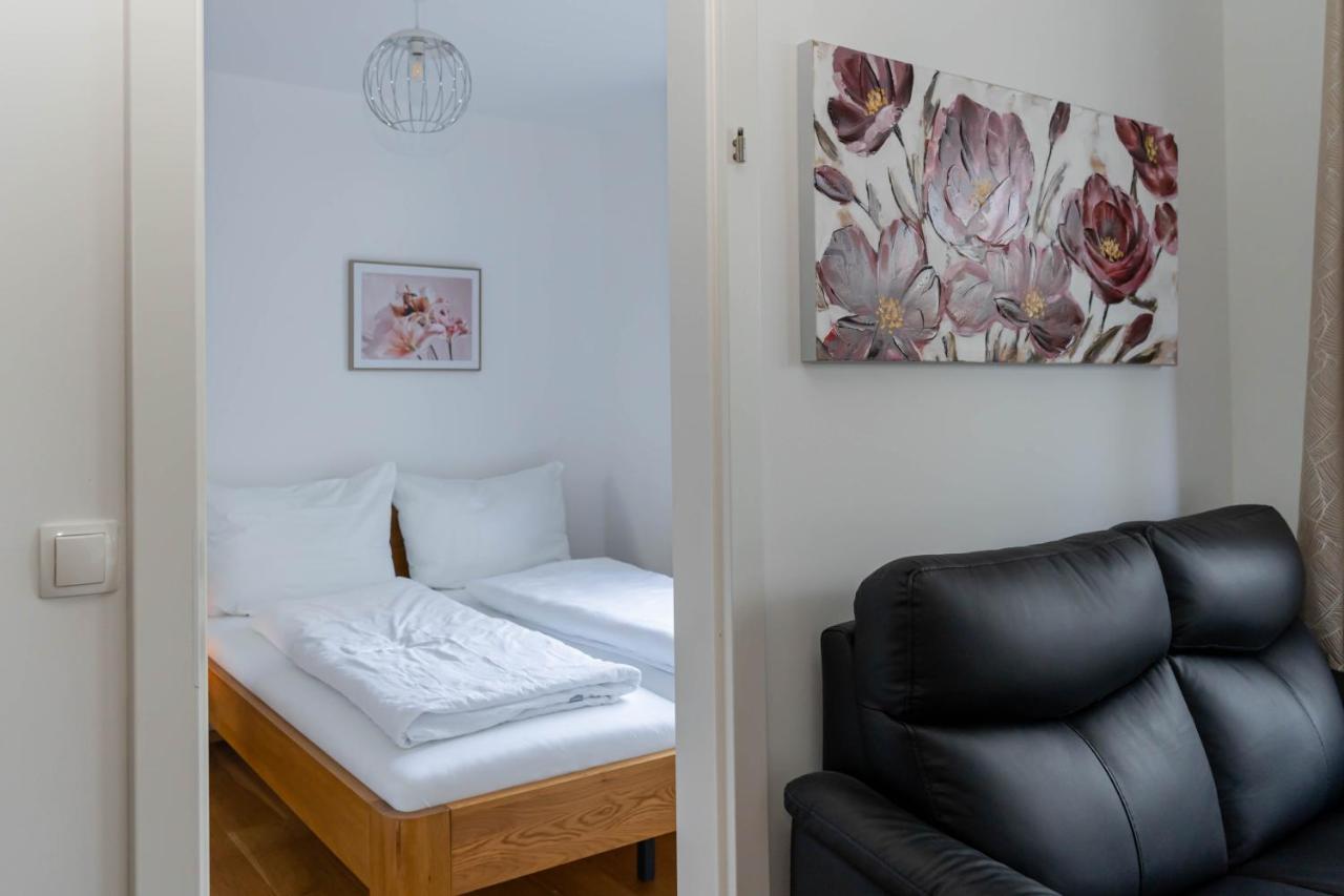 Modern Apartment With Tiny Garden Near City Center Вена Экстерьер фото