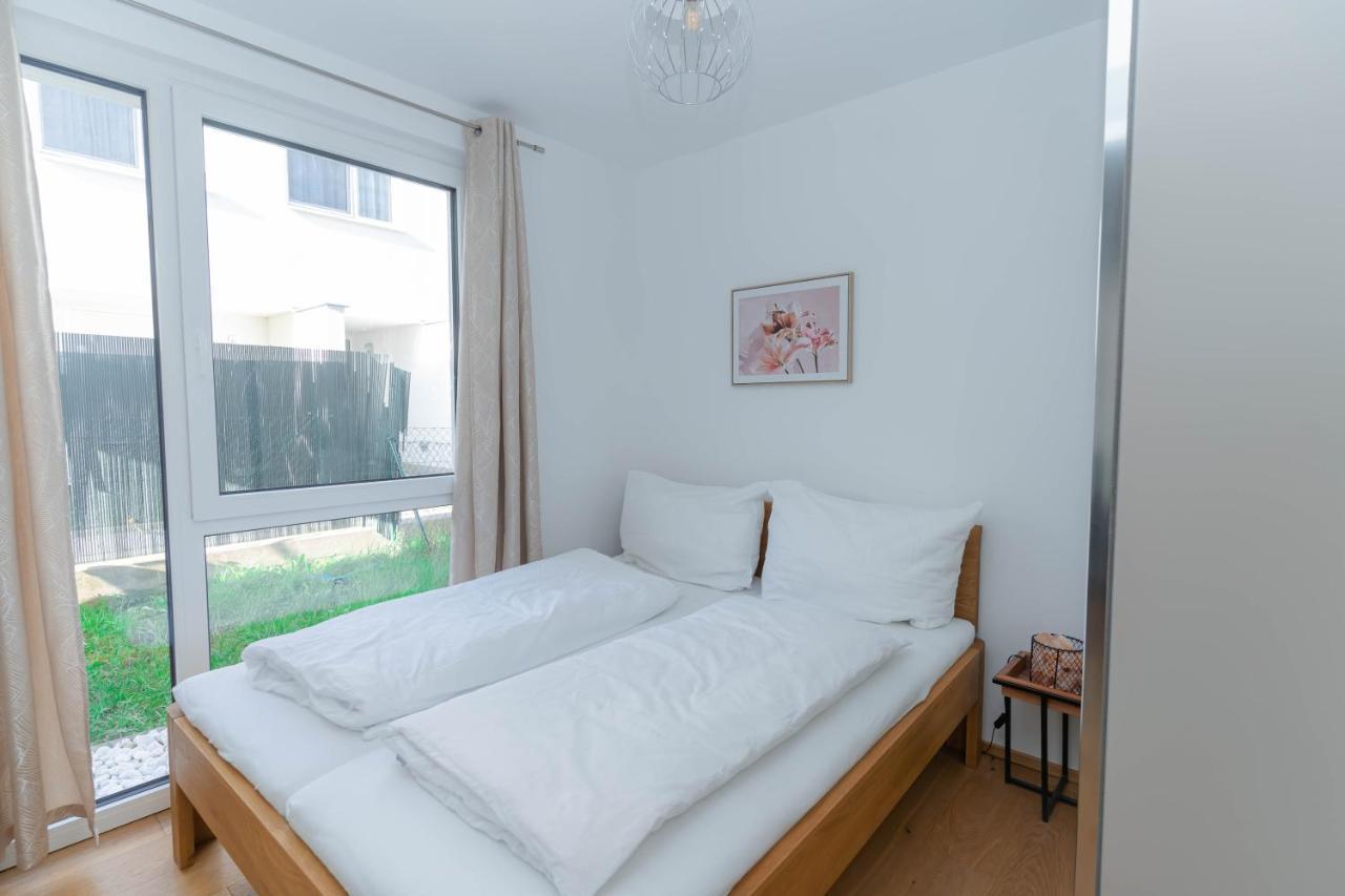 Modern Apartment With Tiny Garden Near City Center Вена Экстерьер фото