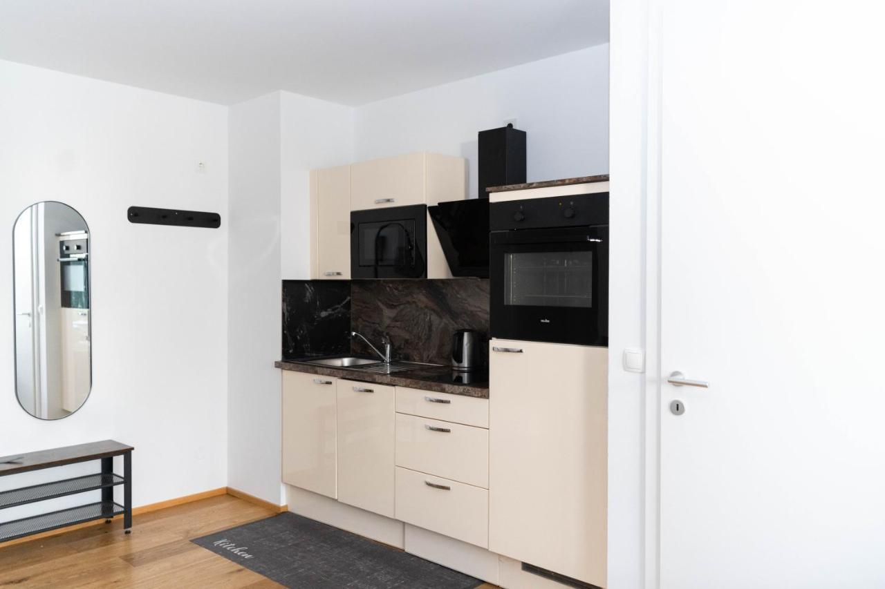 Modern Apartment With Tiny Garden Near City Center Вена Экстерьер фото