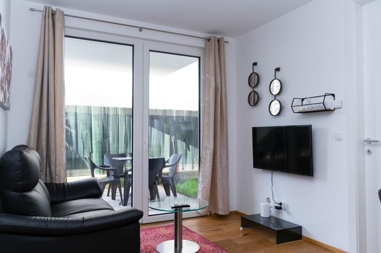 Modern Apartment With Tiny Garden Near City Center Вена Экстерьер фото