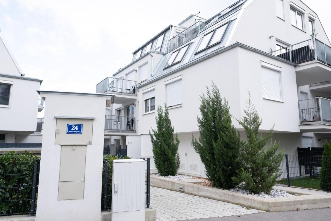 Modern Apartment With Tiny Garden Near City Center Вена Экстерьер фото